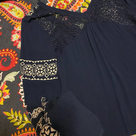 Navy long sleeve top w/lace & white embroidery - Picture 4 of 4